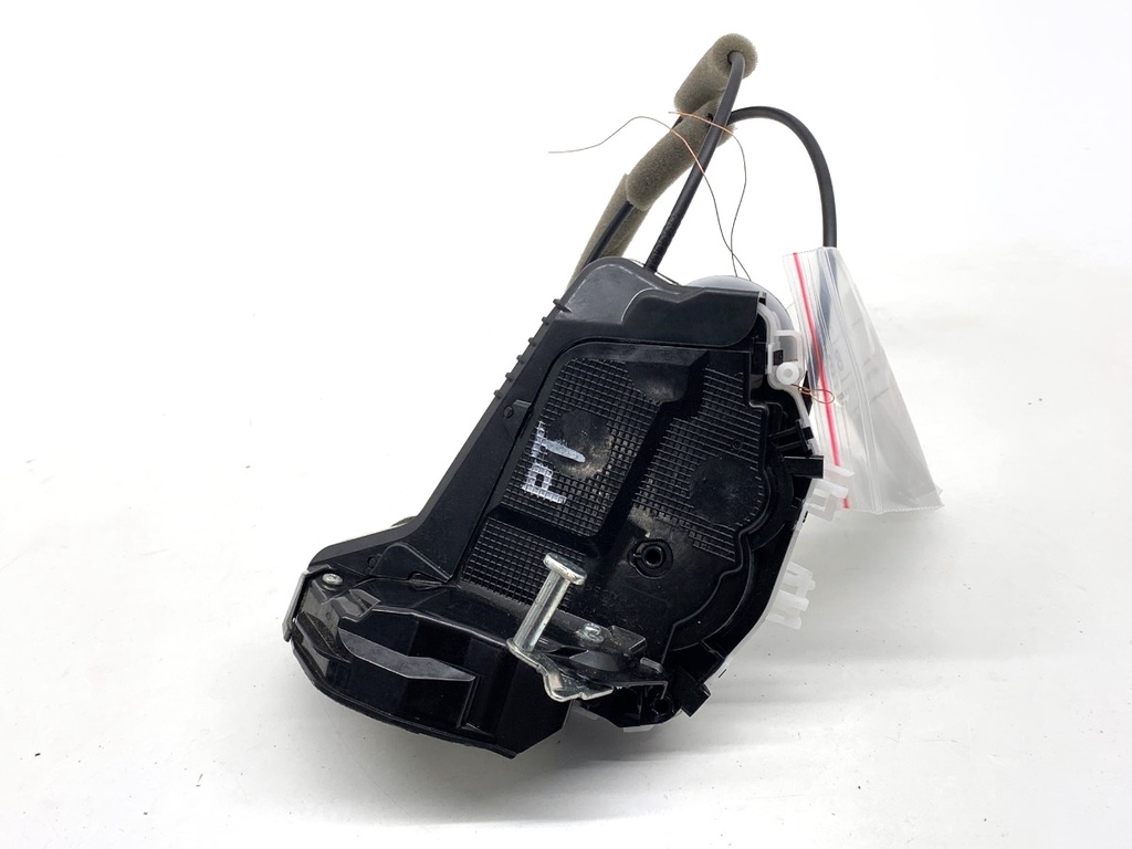 [STARK-886638] Cerradura de puerta trasera derecha TOYOTA YARIS CROSS (MXP_) 2020-2022