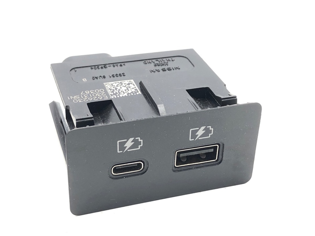 [STARK-890611] Puerto USB Nissan Qashqai III (J12) 2021-2022 253316UA0