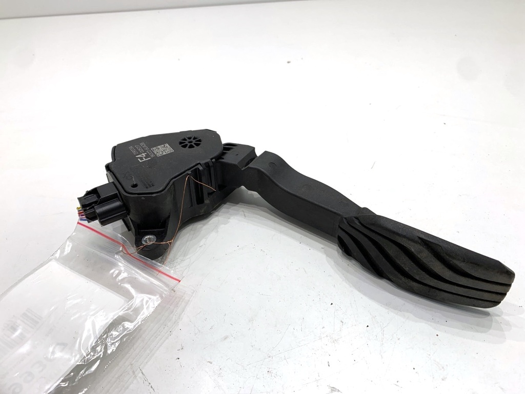 [STARK-899307] Potenciómetro del acelerador Nissan Qashqai III (J12) 1.3 DIG-T 116 kW 2021-2022