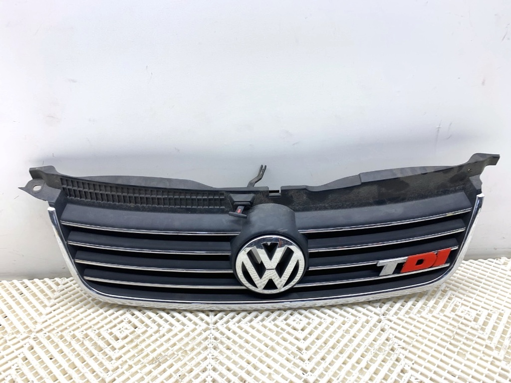 [STARK-905135] Rejilla de parachoques VW Passat B5.5 (3B3) 2000-2005 2.5 TDI 4motion