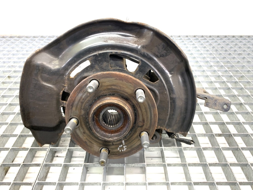 [STARK-905531] Cubo de rueda delantero derecho para Toyota Avensis Kombi (_T27_) 1.8 (ZRT271_) 108 kW (147 CV) gasolina 2009-2018