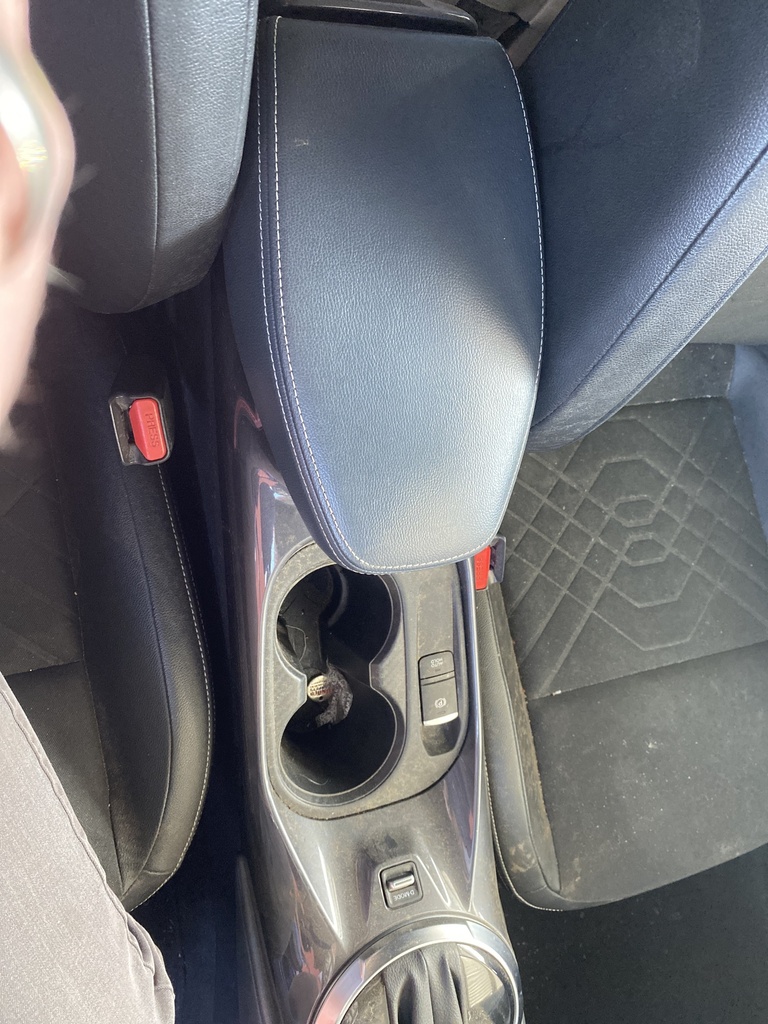 [EPE-100969] Reposabrazos central consola Nissan Juke F16