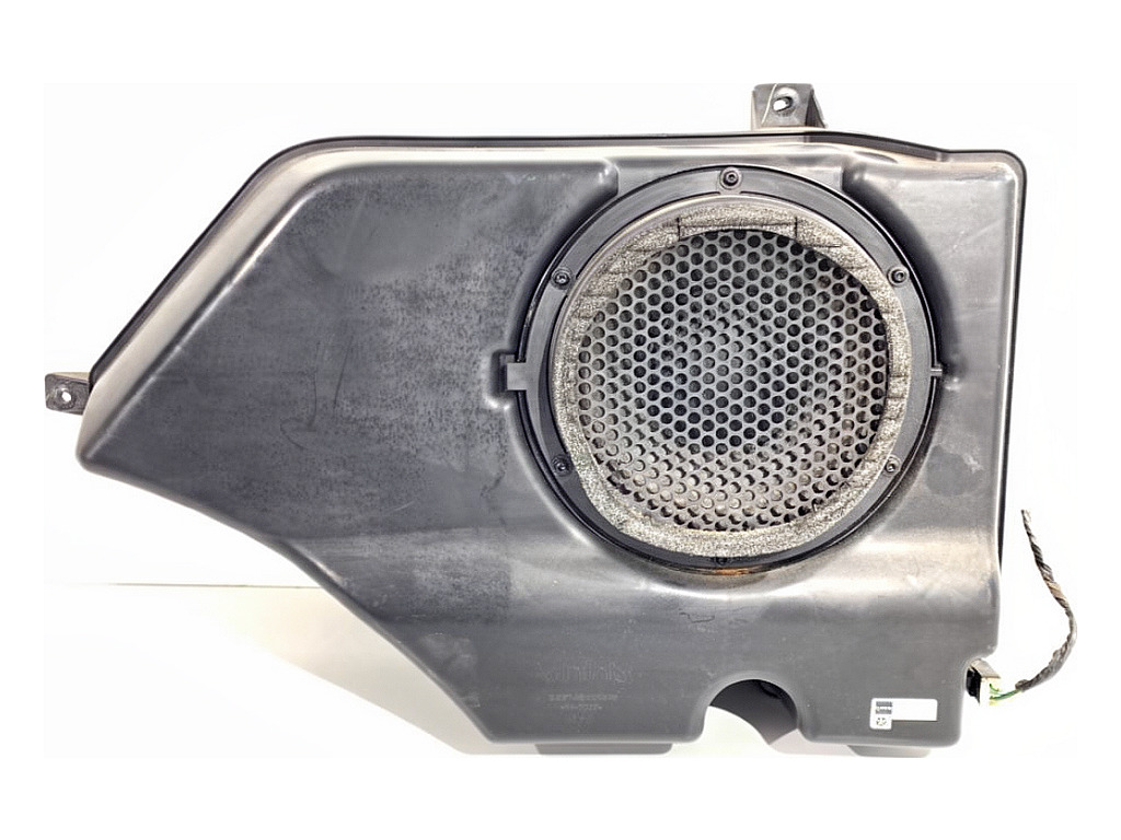 [STARK-929872] Subwoofer Dodge Nitro 2006-2012