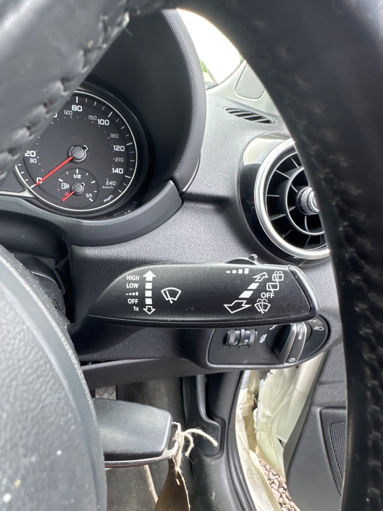 [EPE-103431] Conmutador de columna de dirección derecho para Audi A1 8X1/8XK 1.6 TDI 2012