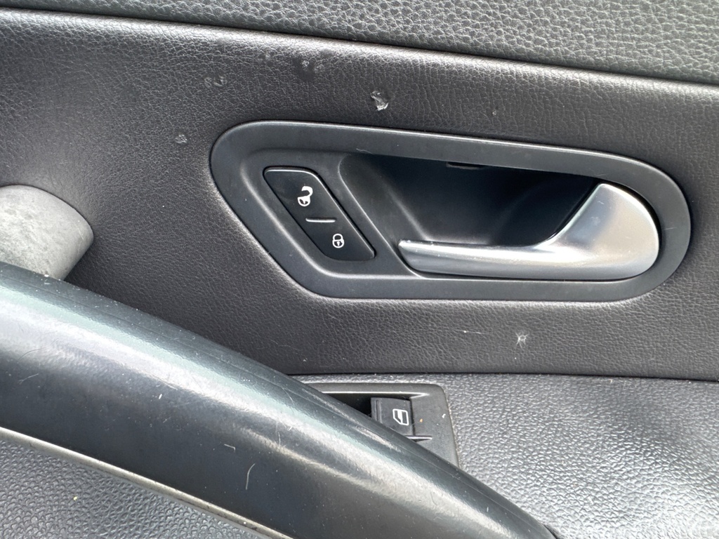 [EPE-103714] Tirador puerta delantero interior derecho para VW Scirocco III 2009 Black