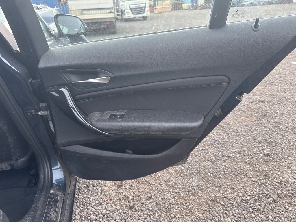 [EPE-103670] Tapizado interior puerta trasera derecha BMW Serie 1 Sports Hatch 2.0