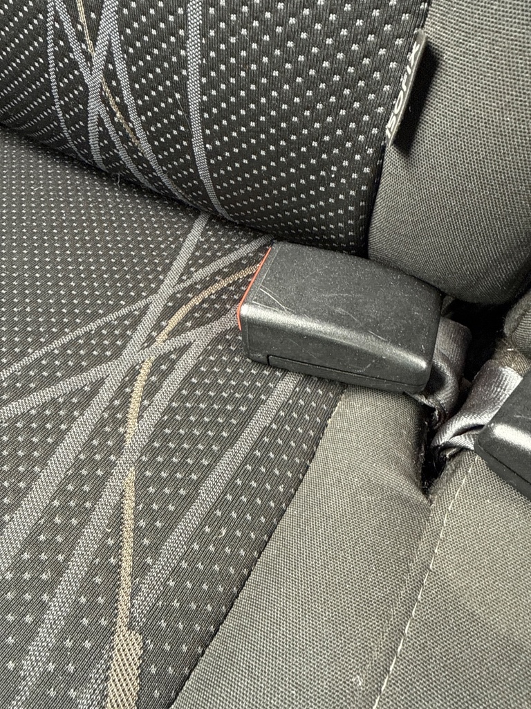 [EPE-107362] Cinturón de seguridad trasero fila central RH Peugeot 208 CA 1.2 2014