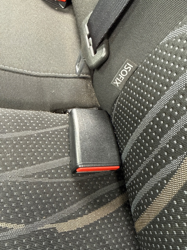 [EPE-107361] Cinturón de seguridad trasero Stalk Fila Central LH Peugeot 208 CA 1.2 2014
