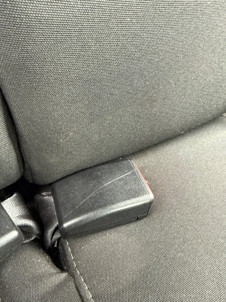 [EPE-107358] Cinturón de seguridad trasero central Peugeot 208 CA 1.2 2014