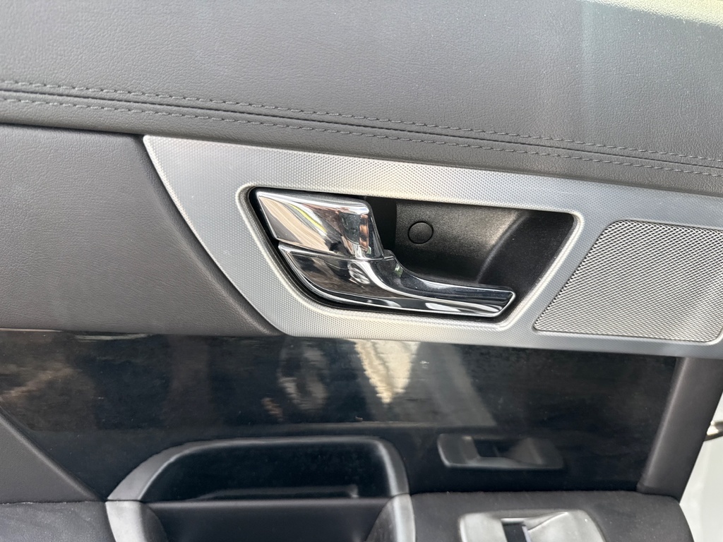 [EPE-109057] Tirador de puerta trasero interior izquierdo 2014 Jaguar XF 275 CV