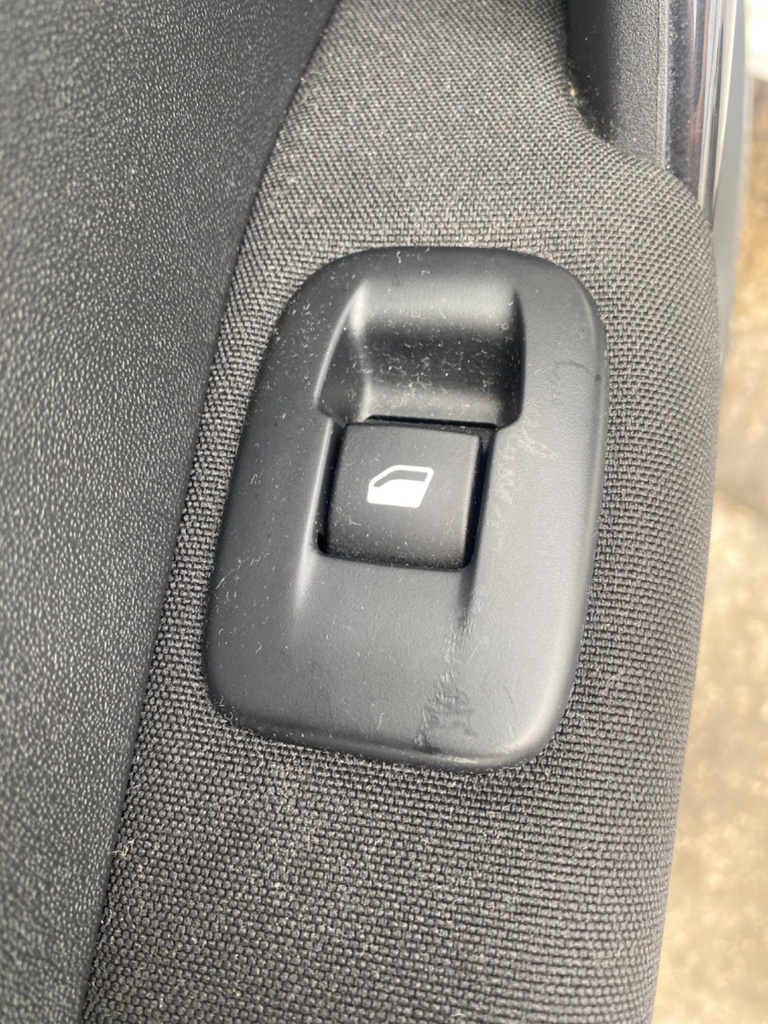 [EPE-110558] Interruptor elevalunas eléctrico trasero izquierdo Peugeot 208 EWP White 2018