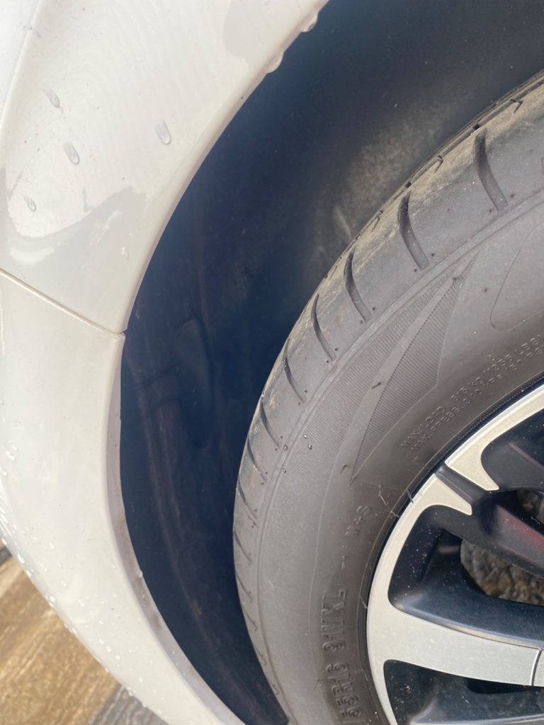 [EPE-110575] Moldura paso de rueda trasero derecho Peugeot 208 1.2 PureTech 2018-2019