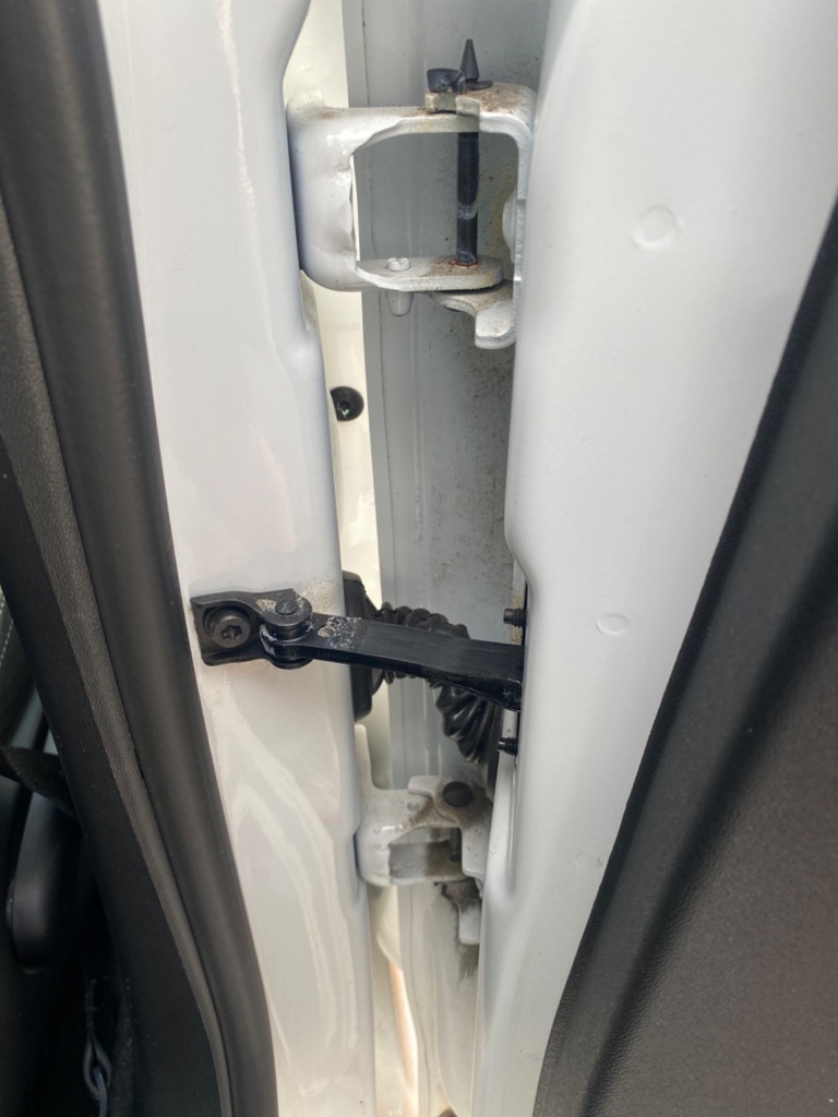 [EPE-110598] Bisagra trasera derecha Peugeot 208 1.2 PureTech 2018