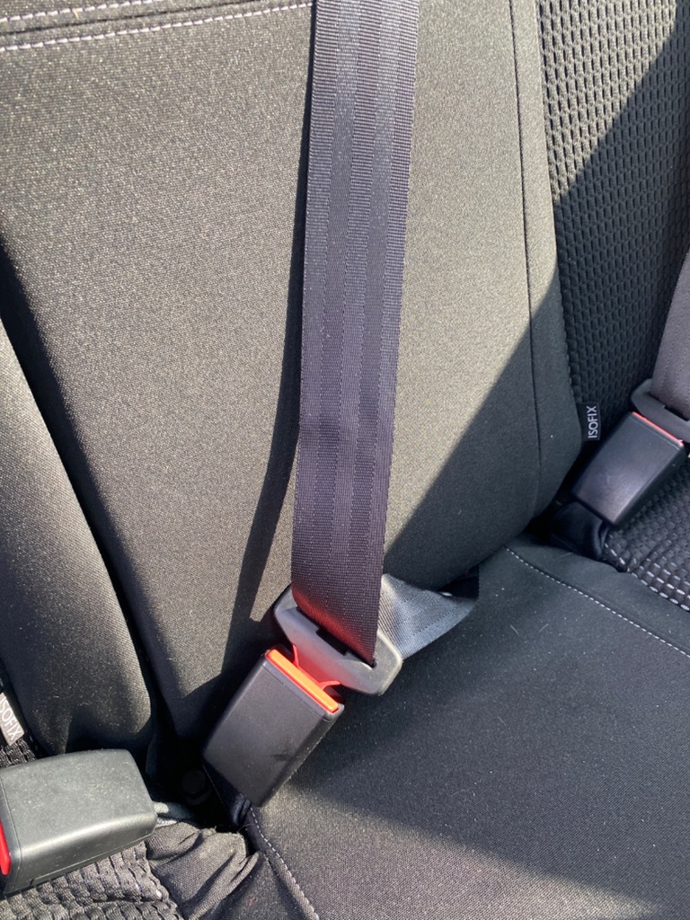 [EPE-110600] Cinturón de seguridad fila central trasera Peugeot 208 1.2 PureTech 2018