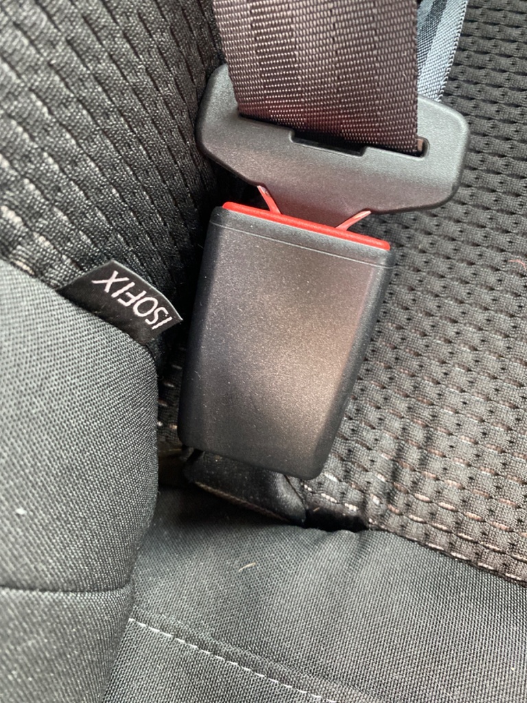 [EPE-110603] Cinturón de seguridad trasero central LH Peugeot 208 1.2 EB2FA 2018