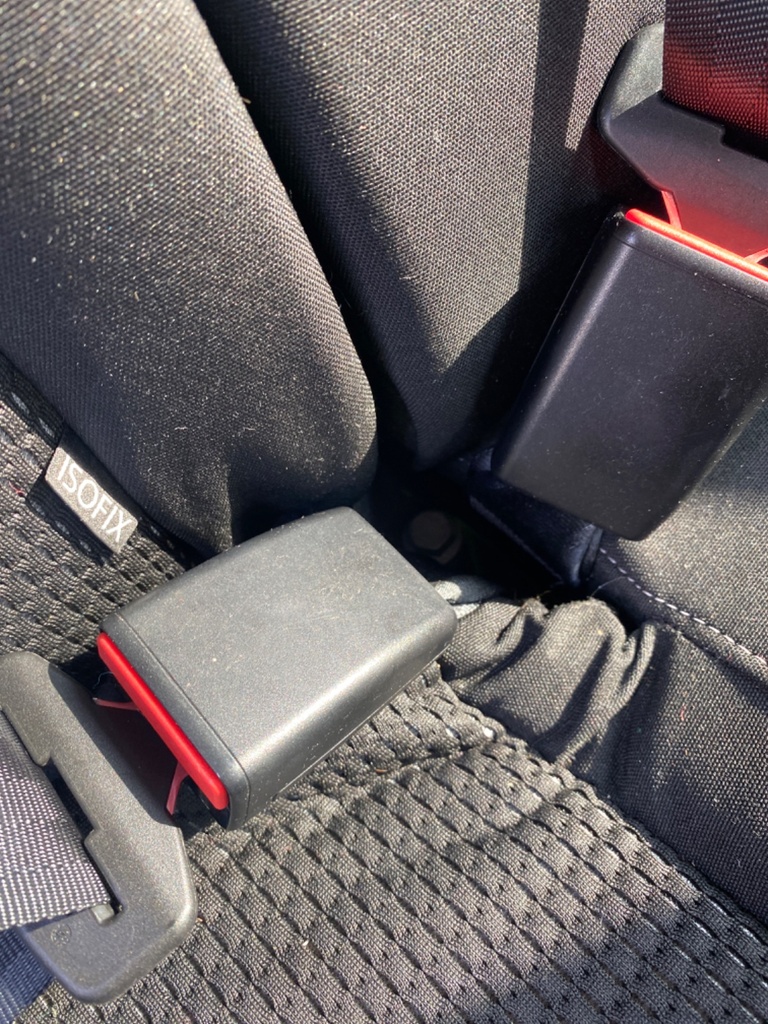 [EPE-110604] Cinturón de seguridad trasero Stalk fila central derecha Peugeot 208 1.2 2018
