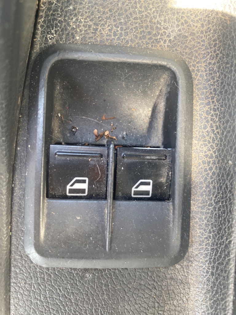 [EPE-111012] Interruptor elevalunas eléctrico delantero derecho Skoda Fabia 2013