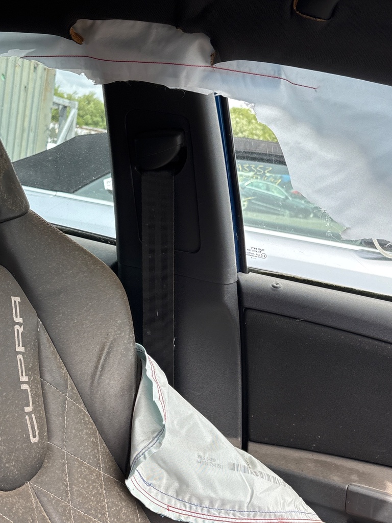 [EPE-111362] Embellecedor Pilar B Seat Leon 2010 CUPRA R