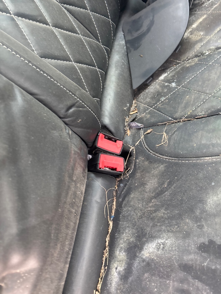 [EPE-111431] Cinturón de seguridad trasero Stalk Fila Central LH Seat Leon 2.0 CUPRA R 2010