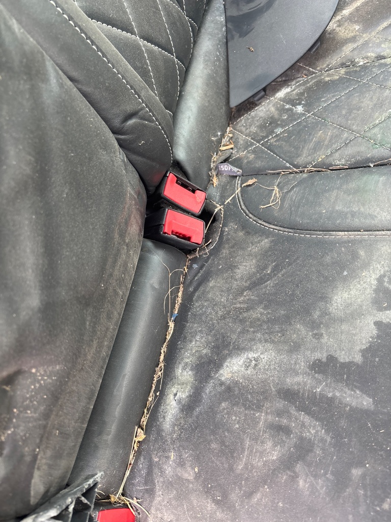 [EPE-111432] Cinturón de seguridad trasero Stalk Fila Central RH Seat Leon 2.0 CUPRA R 2010