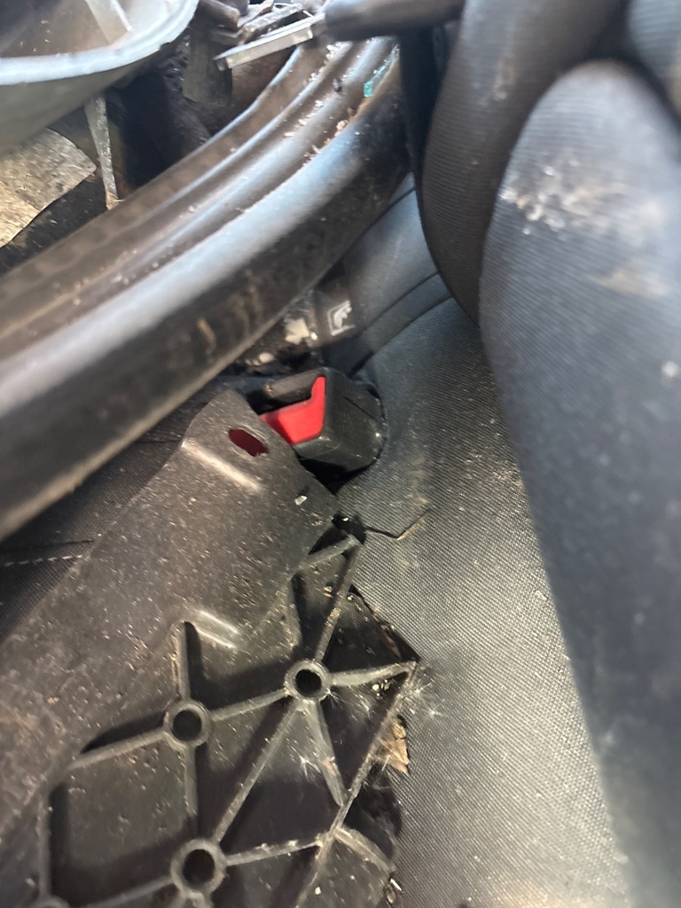 [EPE-111527] Cinturón de seguridad trasero Stalk Fila Central RH 2023 VW Golf 1.5 TSI