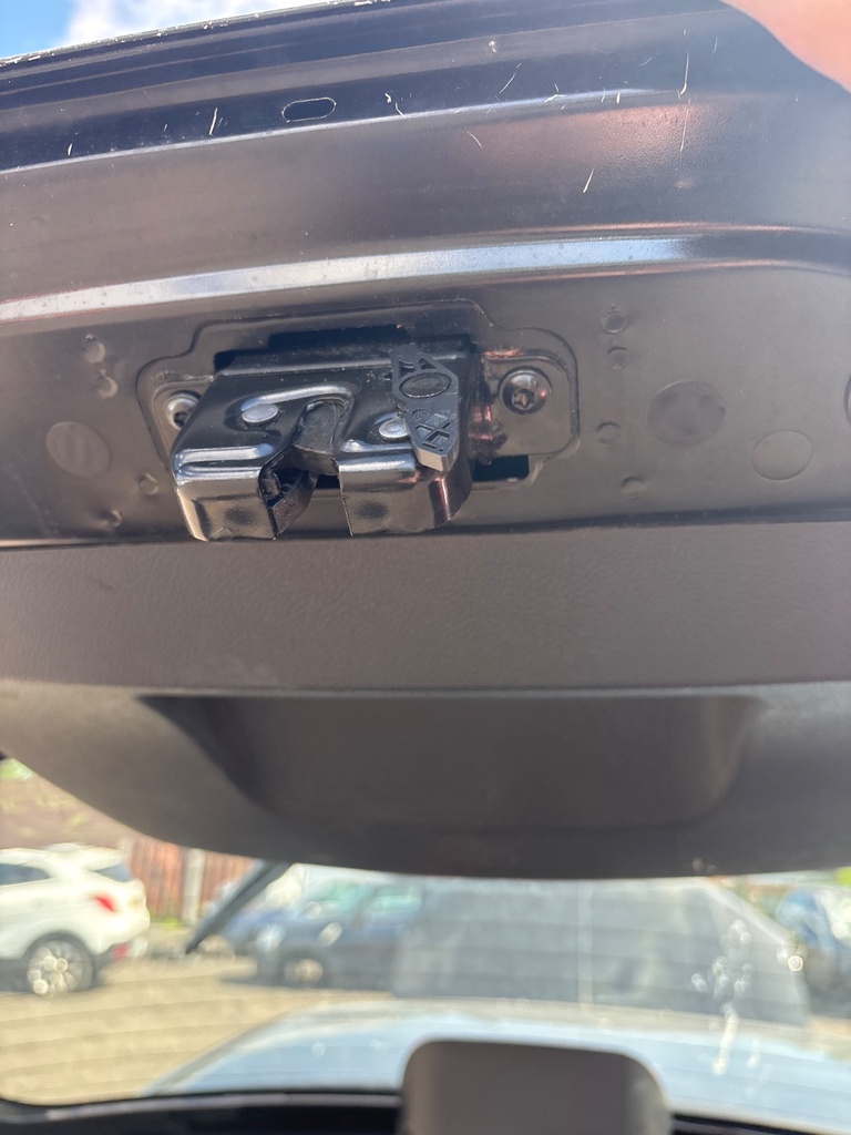 [EPE-111606] Mecanismo de cierre portón trasero 2014 Dacia Sandero BLACK