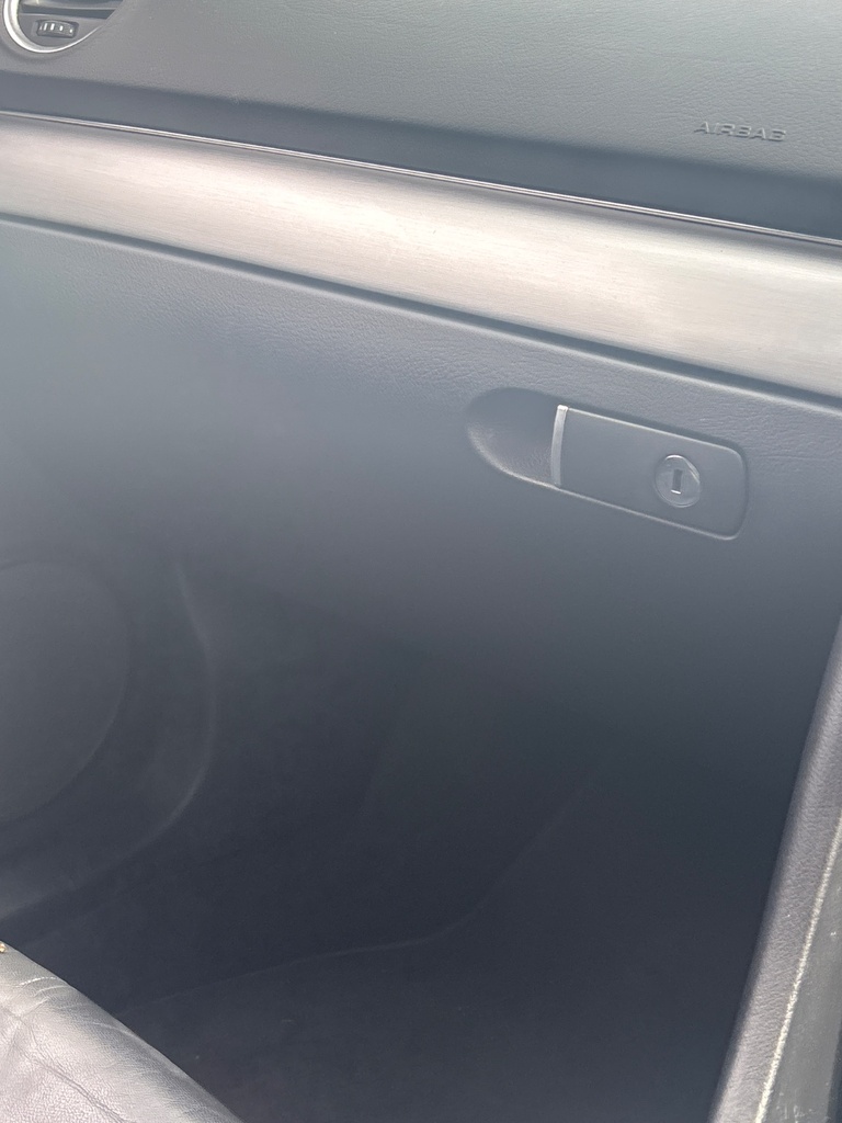 [EPE-111890] Montaje de la guantera 2006 Audi A4 3,2 FSI