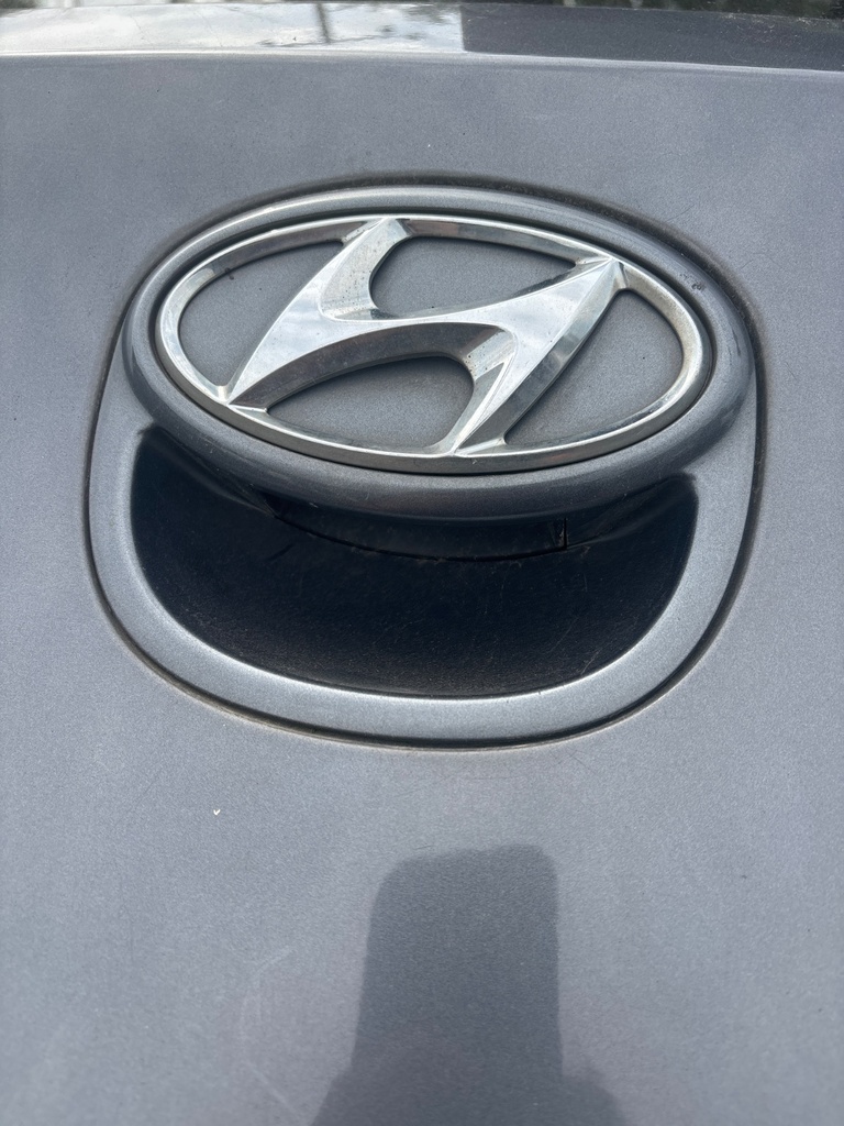 [EPE-112261] Tirador de apertura del portón trasero 2010 Hyundai i30 GRIS FRÍO/GRIS ACERO