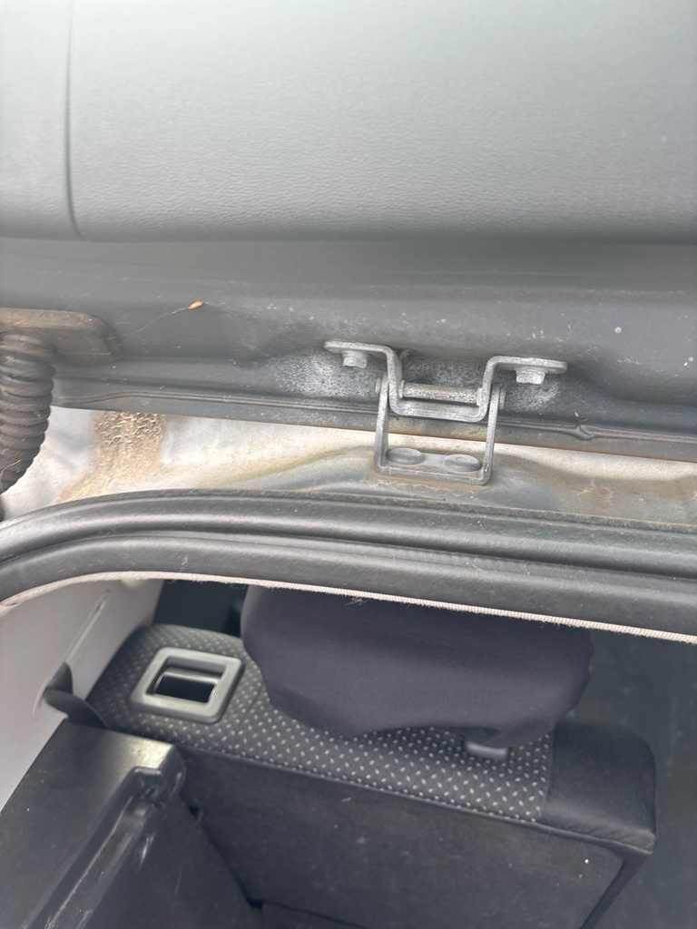[EPE-112270] Bisagra portón trasero izquierda para Hyundai i30 (2010) G4FA