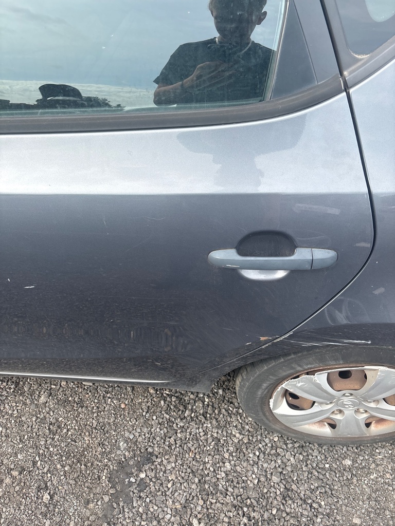 [EPE-112275] Tirador puerta trasera exterior izquierdo 2010 Hyundai i30 COOL GRAY/STEEL GRAY