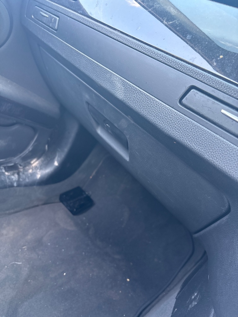 [EPE-112734] Montaje de la guantera BMW Serie 3 E92 320i 2008