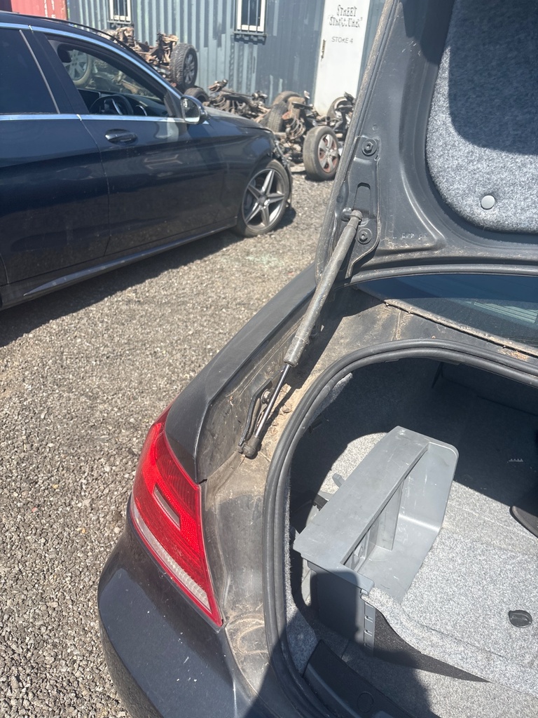 [EPE-112753] Amortiguador de portón trasero izquierdo BMW Serie 3 E92 2008