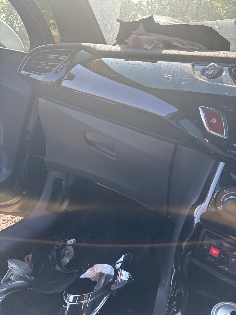[EPE-112842] Montaje de la guantera Citroen DS3 1.6 HDi 90