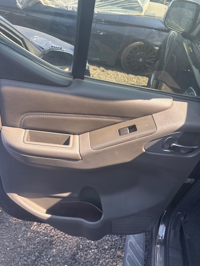 [EPE-112990] Tirador de puerta trasero interior izquierdo 2012 Nissan Navara NP300