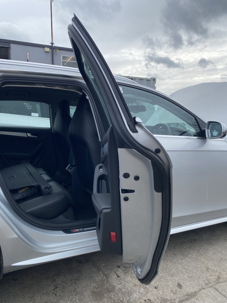 [EPE-100987] Puerta trasera derecha Audi A4 B8 Avant S4