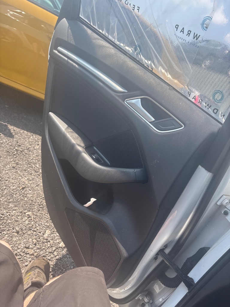[EPE-113143] Tirador de puerta trasero interior izquierdo Audi A3 2013 blanco