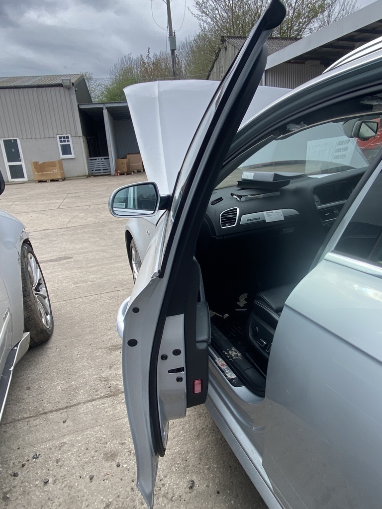 [EPE-100988] Puerta delantera izquierda Audi A4 B8 Avant S4