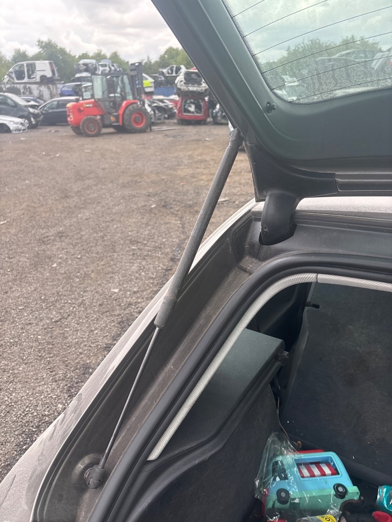 [EPE-116412] Amortiguador de portón trasero izquierdo para Audi A3 2012 bronce