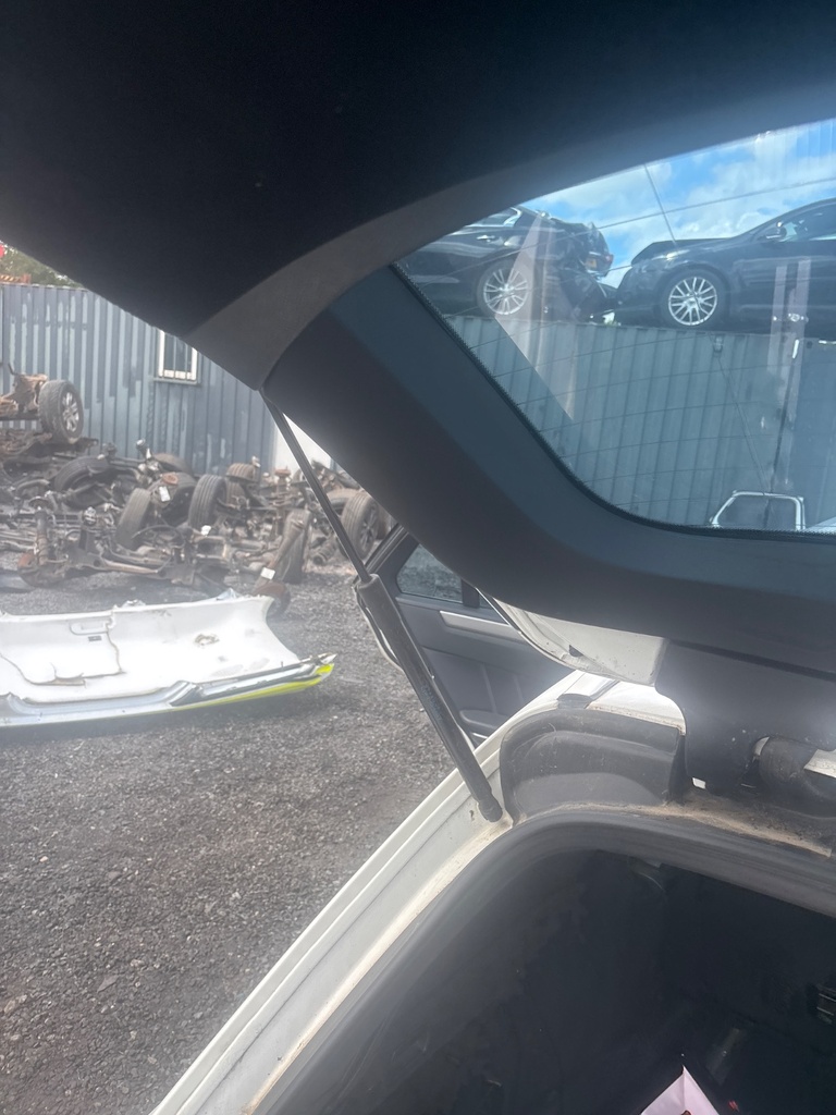 [EPE-116765] Amortiguador de portón trasero izquierdo para Mercedes-Benz E-Class 2015