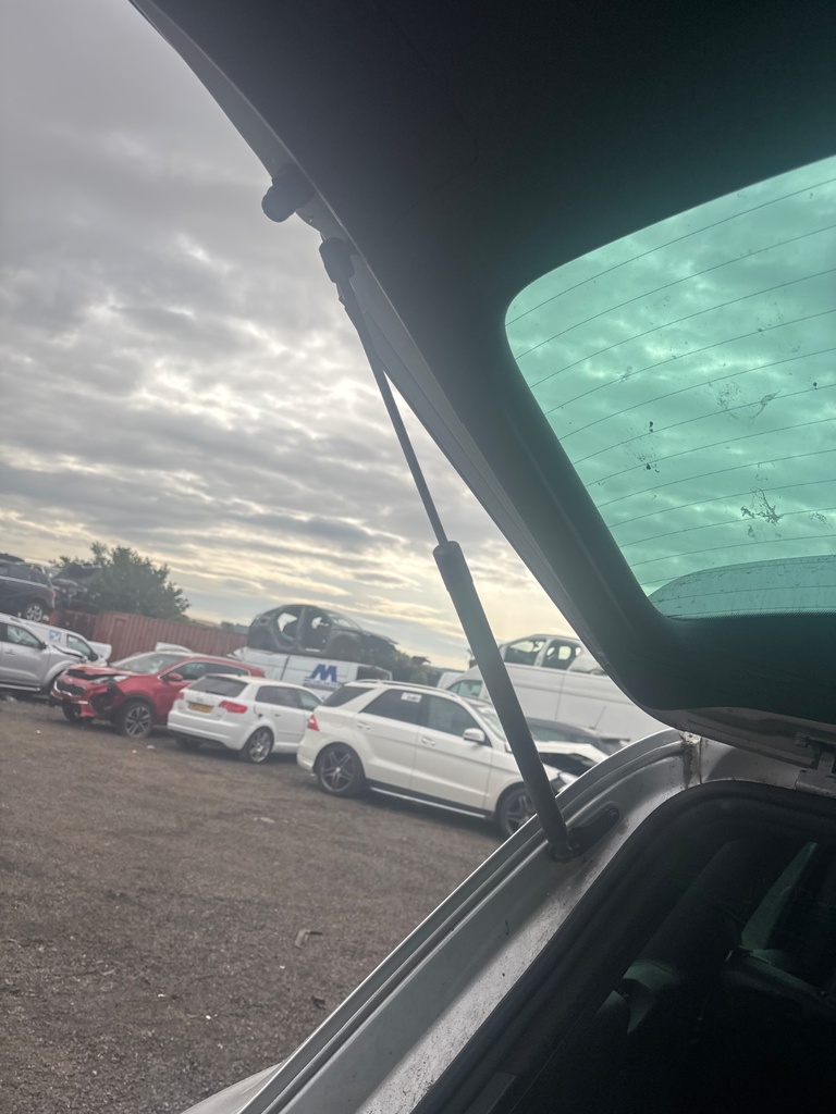 [EPE-117353] Amortiguador de portón trasero izquierdo VW Touareg 7P5 2012