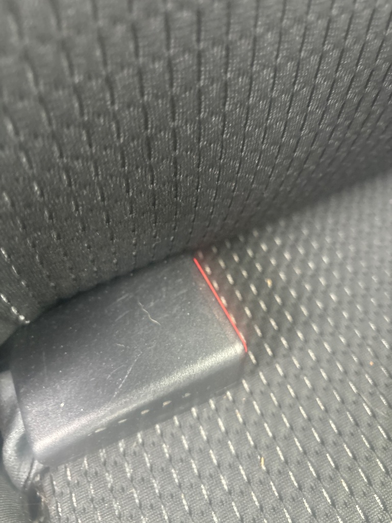 [EPE-118253] Cinturón de seguridad trasero fila central LH Peugeot 208 1.2 VTI 82 2019