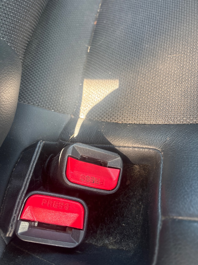 [EPE-119940] Cinturón de seguridad trasero Stalk Fila Central LH Kia Sportage 1.7 CRDi 2015