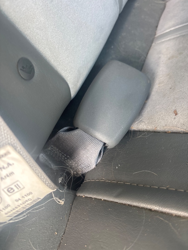 [EPE-119495] Cinturón de seguridad trasero stalk fila central LH Jeep Grand Cherokee 2007 2.7 CRD