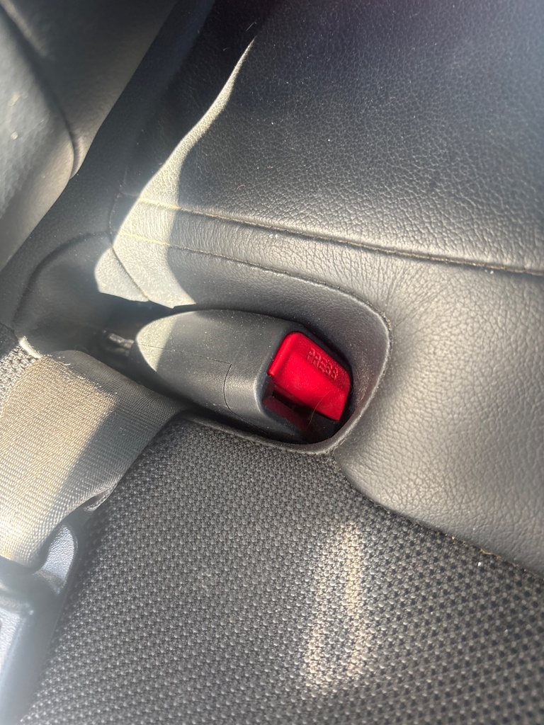 [EPE-119941] Cinturón de seguridad trasero Stalk Fila Central RH Kia Sportage 1.7 CRDi 2015