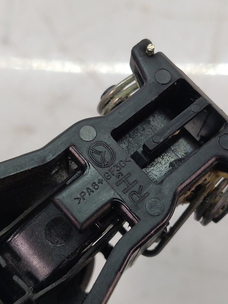 [MTD-512293] Manija de puerta trasera derecha Mazda 2 1.5 P5X0