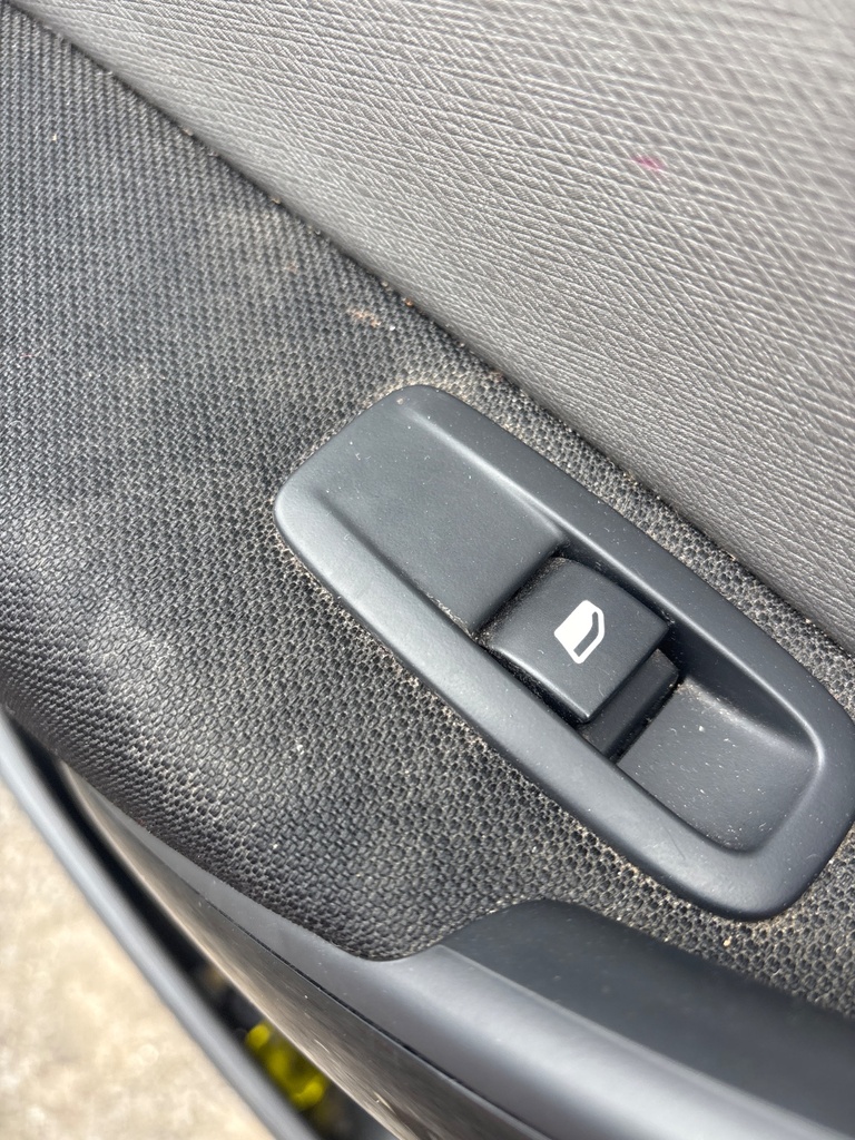 [MTD-532050] Interruptor elevalunas eléctrico trasero izquierdo Citroen C4 Grand Picasso 2017