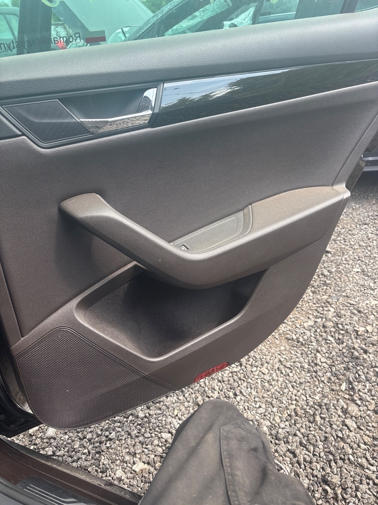 [MTD-533357] Pulsador elevalunas trasero derecho Skoda Superb III 3V3 2016 F8V magentic