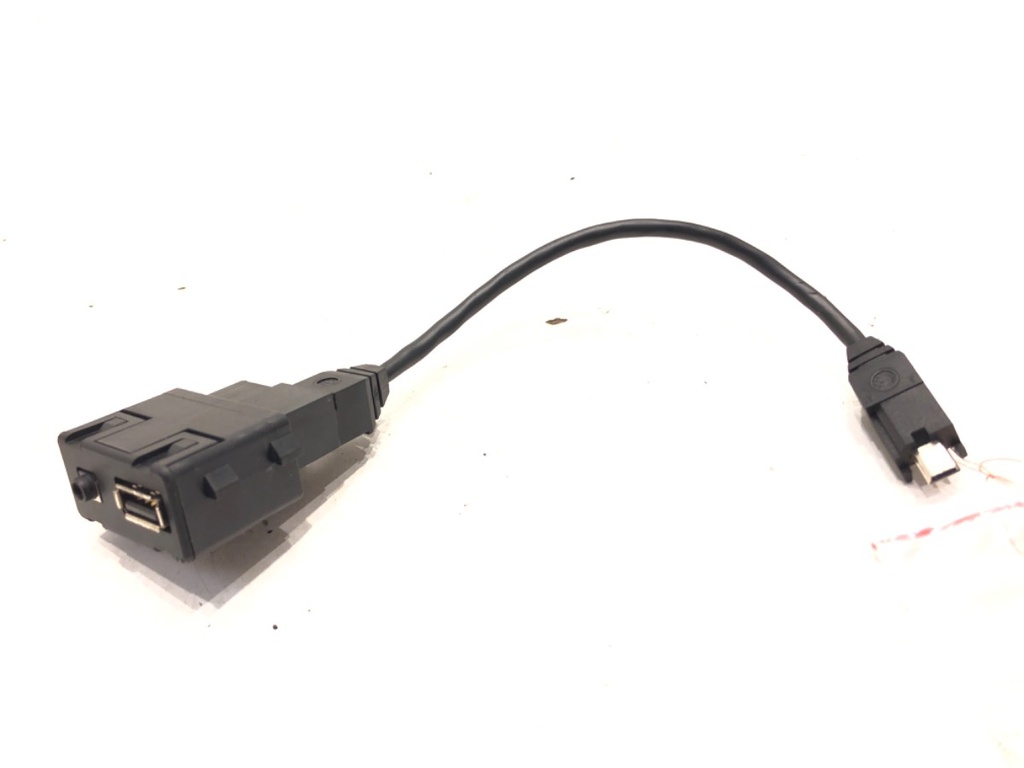 [STARK-610159] Puerto USB para Opel Astra J Sports Tourer (P10) 1.7 CDTI 81 kW 2010-2015