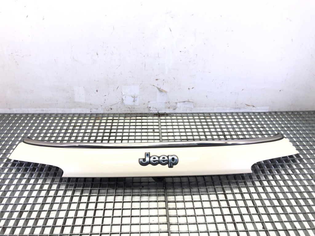 [STARK-636107] Moldura de portón trasero JEEP Compass (MP, M6) 2016-2022