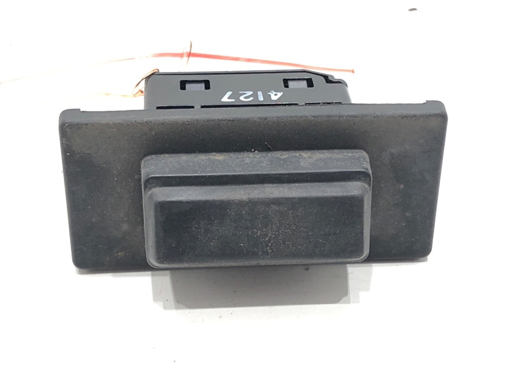 [STARK-701349] Maneta de portón trasero MAZDA 3 (BM, BN) 2013-2022 2.0 gasolina